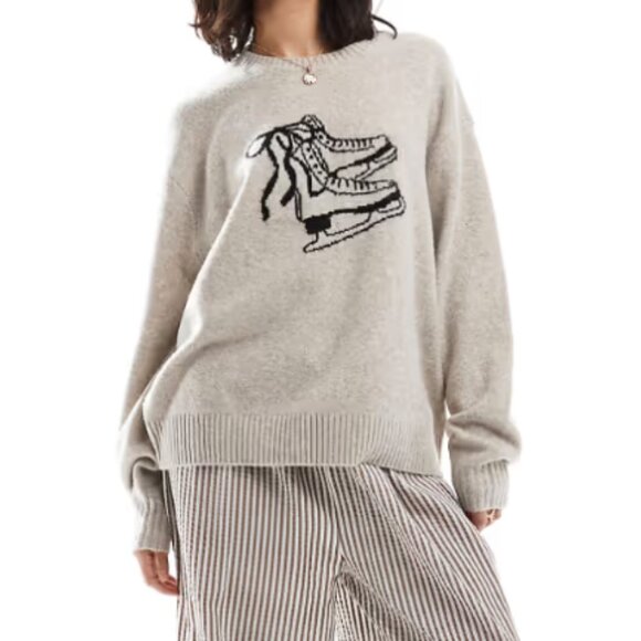 Fits XS-M - Hollister Comfy Cloud Ice Skates Graphic Crew Neck Sweater Pullover - Picture 3 of 5